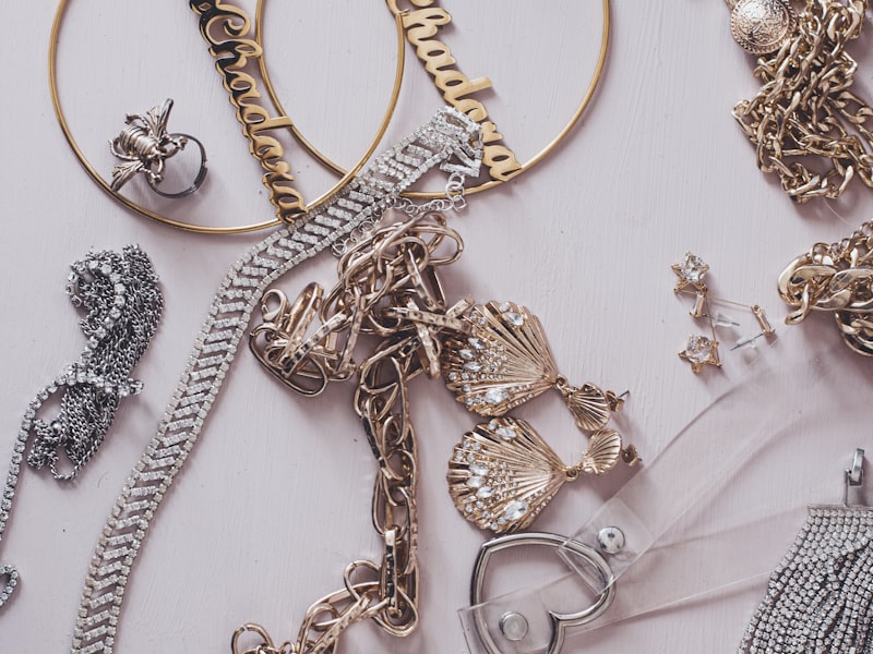 The Accessories That Elevate Family Portraits From Good to Great