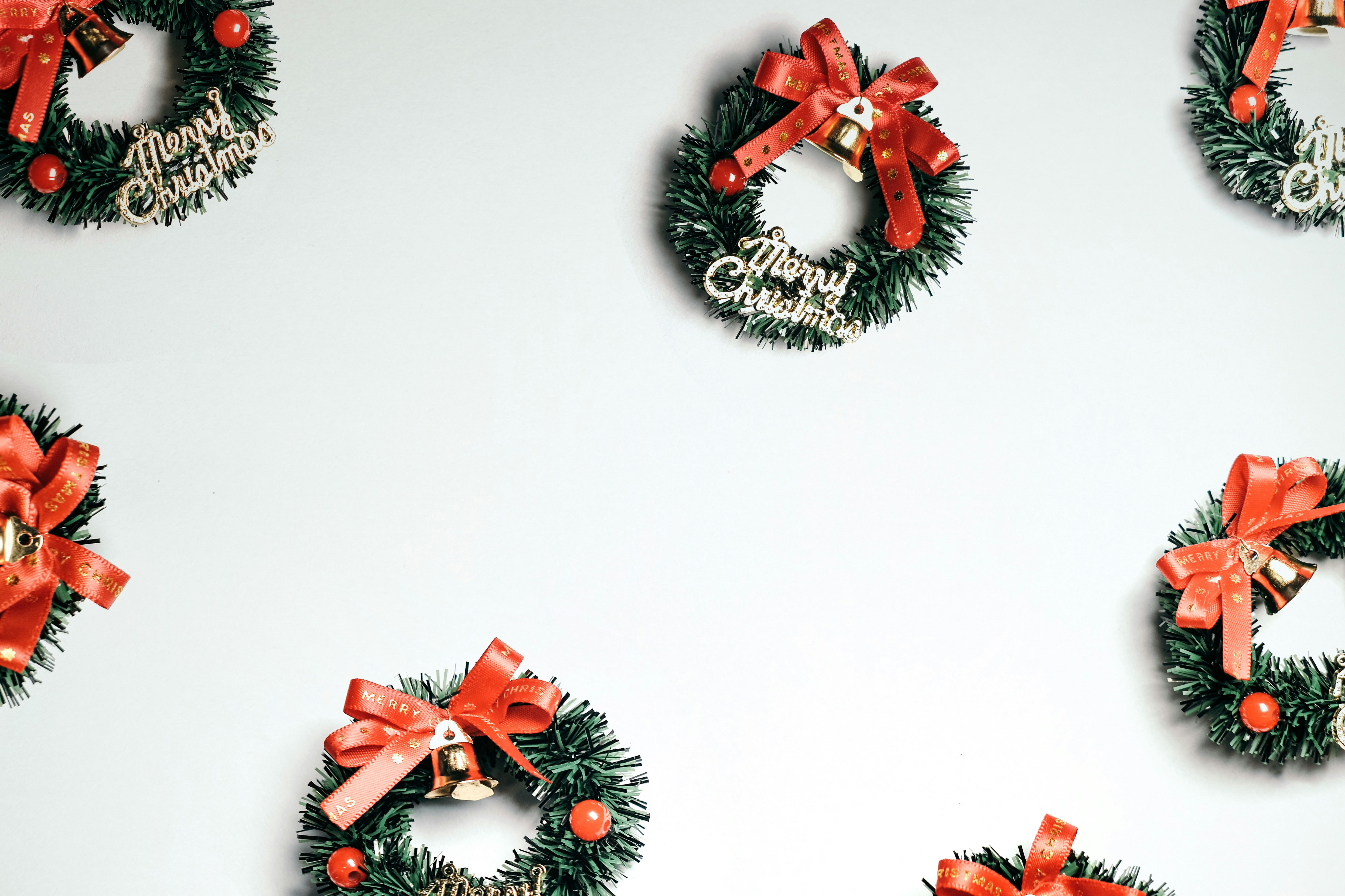 red-and-black-pine-cone-wreath