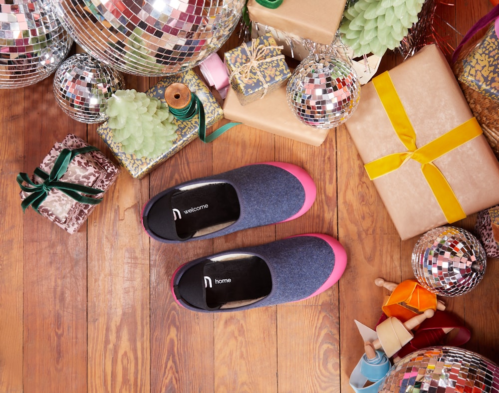 black and pink flip flops