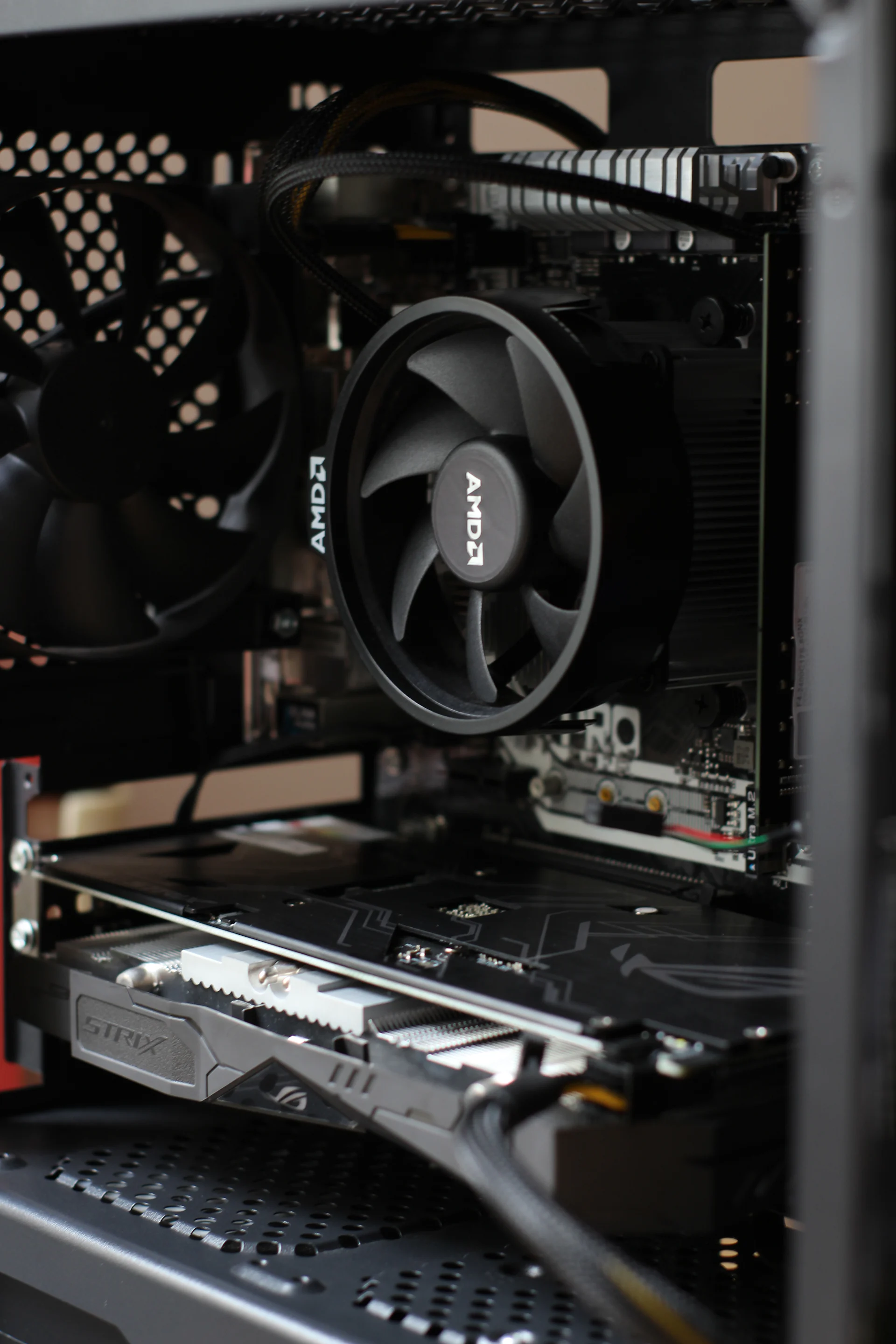 Réparation d'un PC de bureau et tour gamer dans l'atelier ABIMEDIA à Paris 5ème