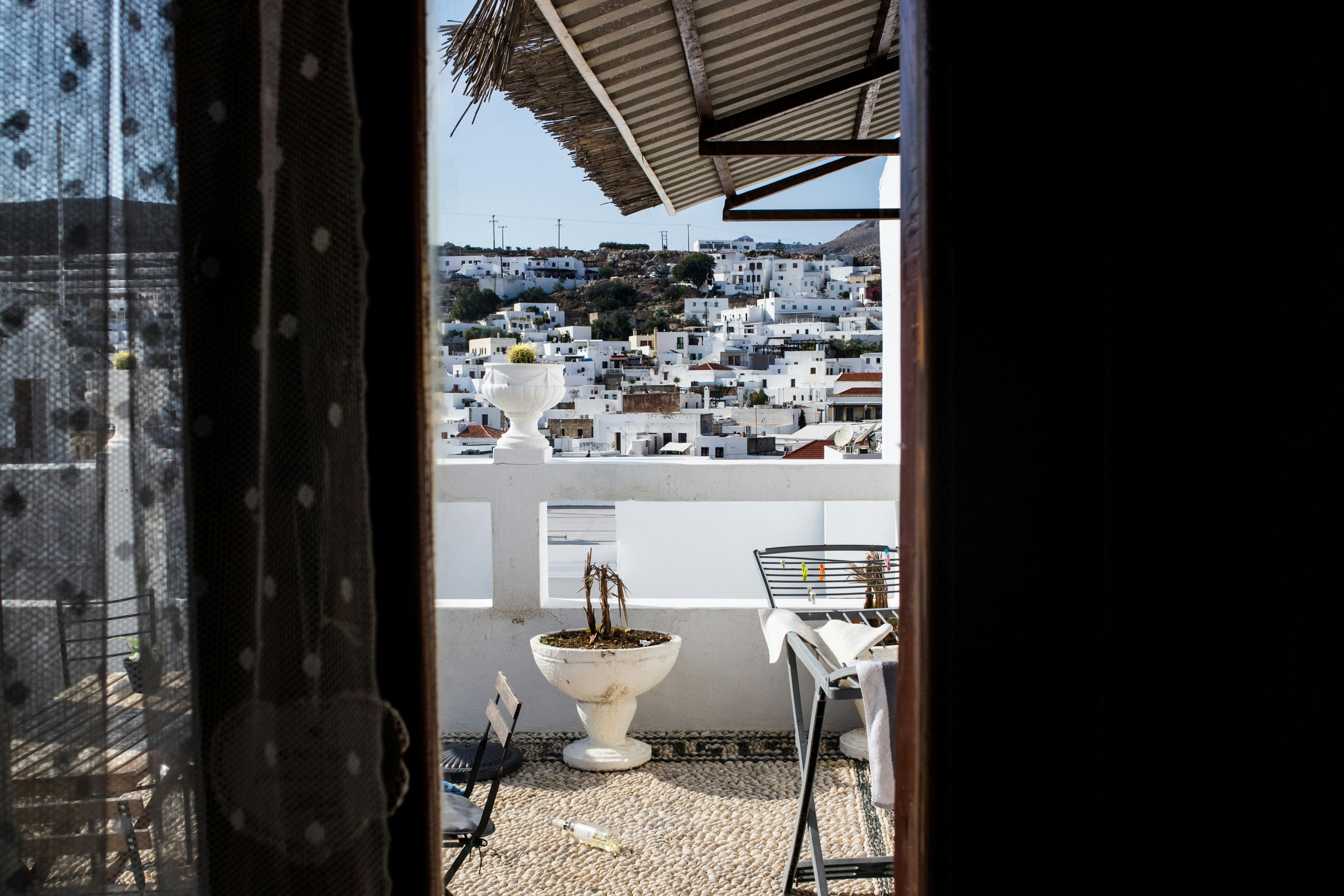 white and black dining table and chairs set