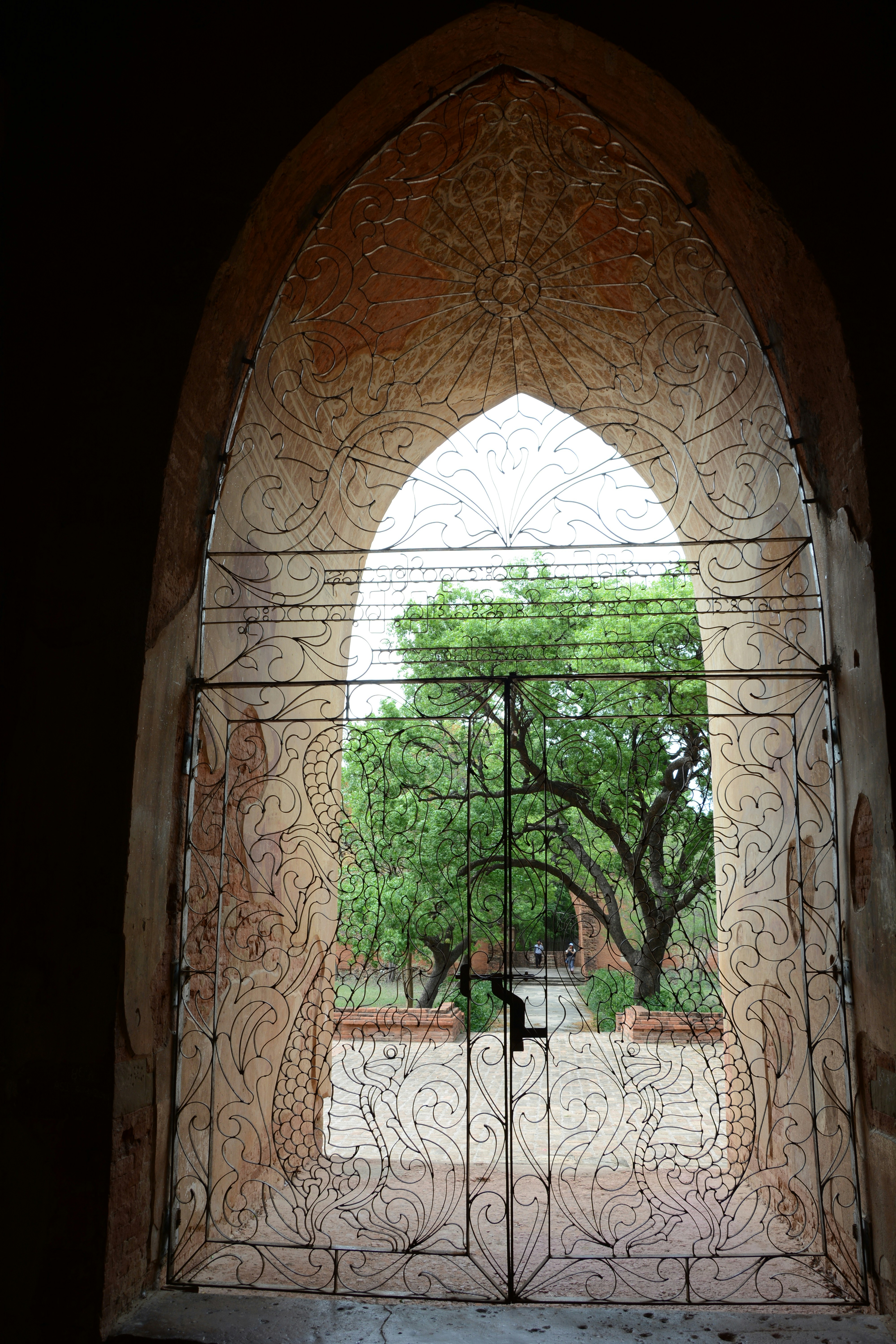 Poartă metalică elegantă