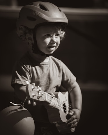 Lesson for beginners: How to start playing guitar