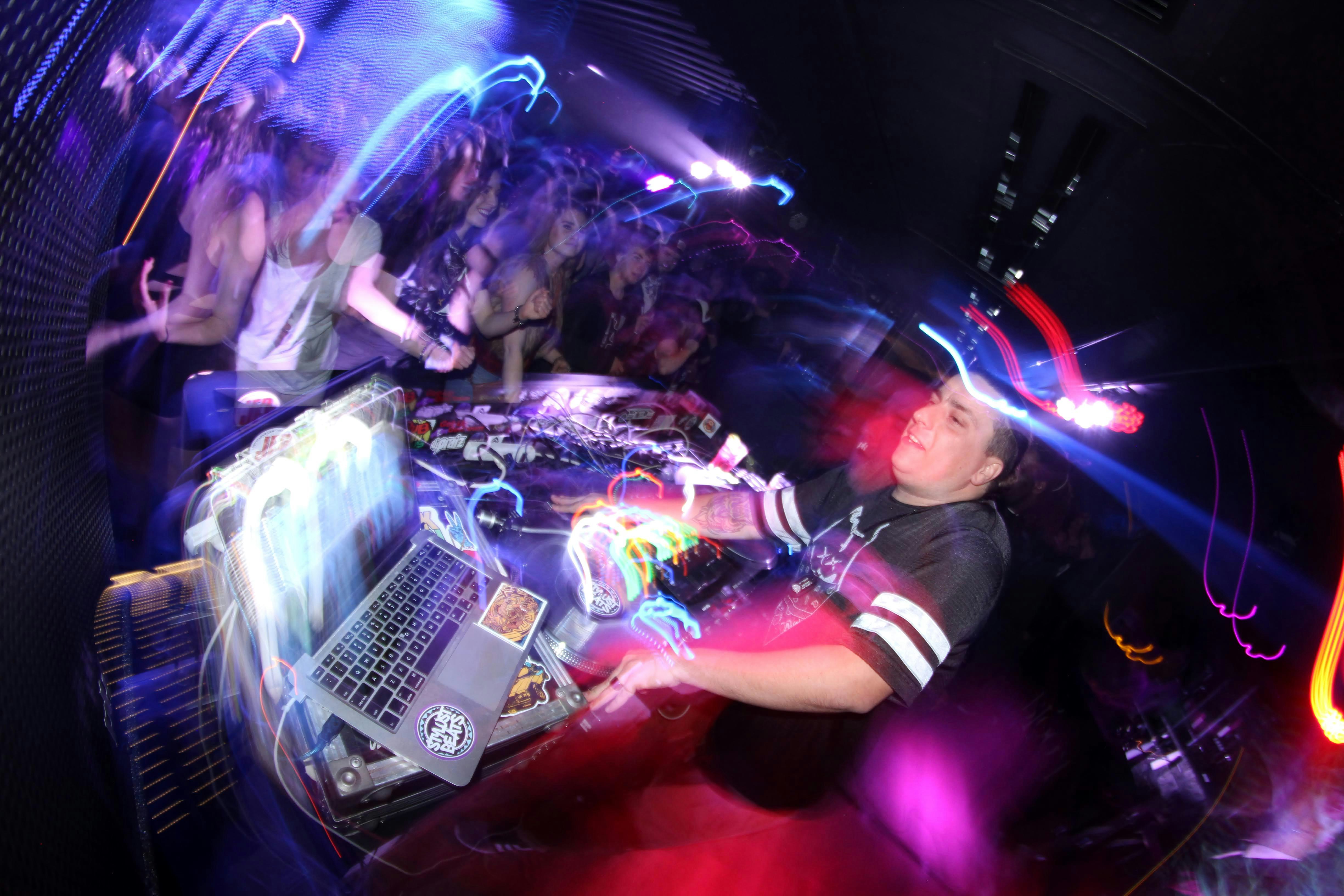 DJ stylust beats dropping the heavy bass music!