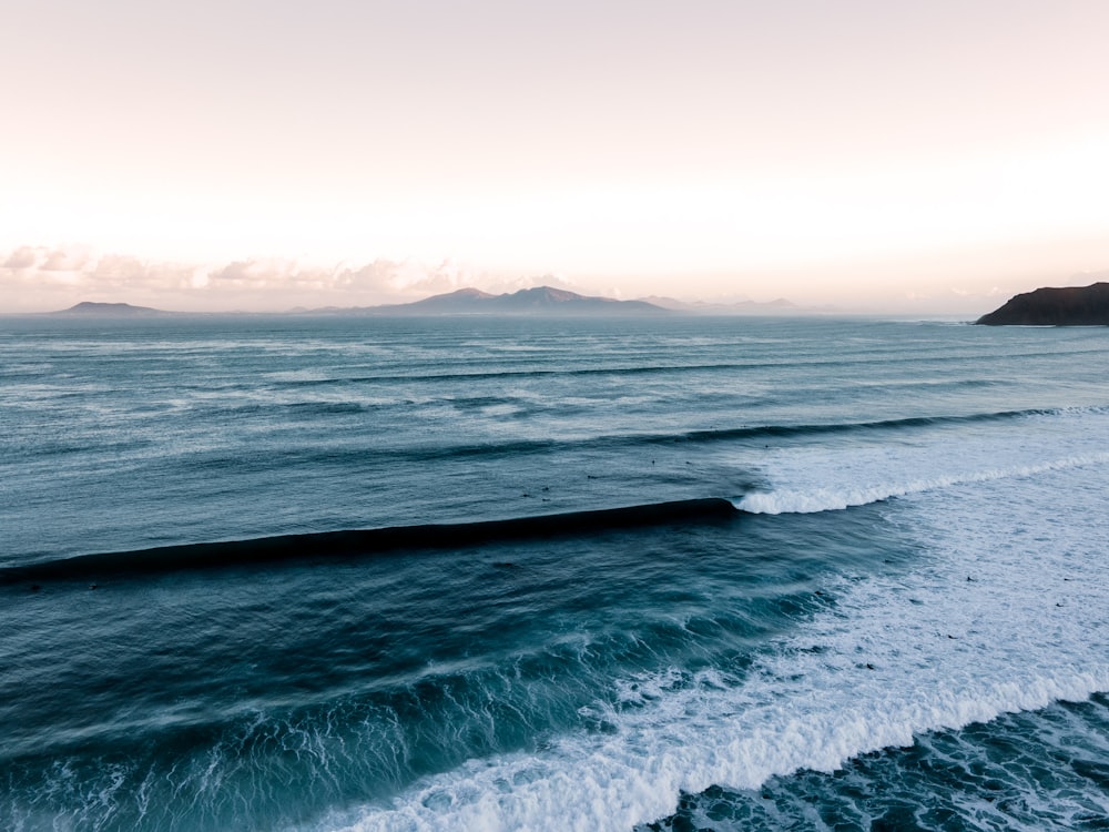 ocean waves crashing on shore during daytime