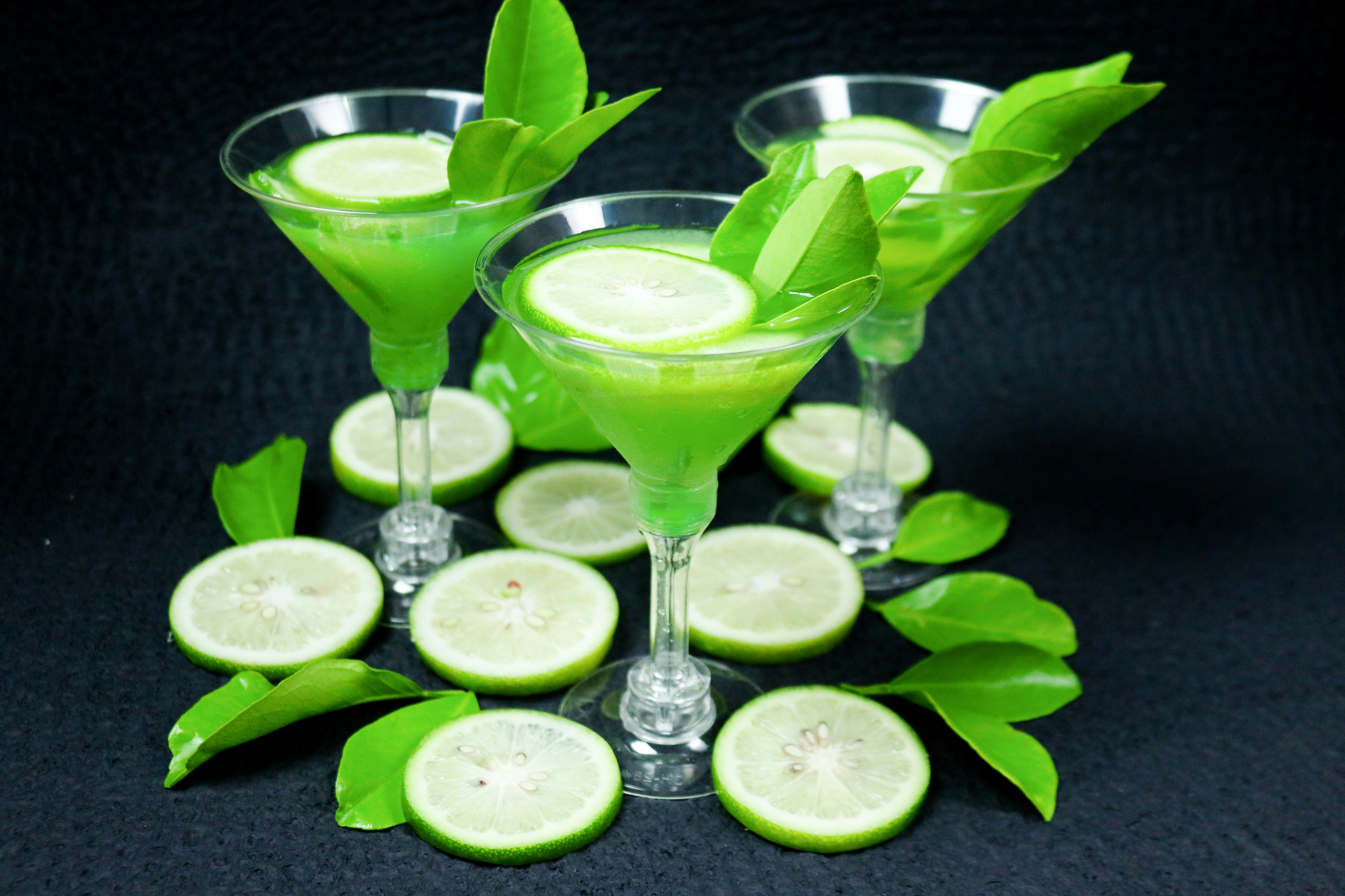 Green cocktails with sliced lime