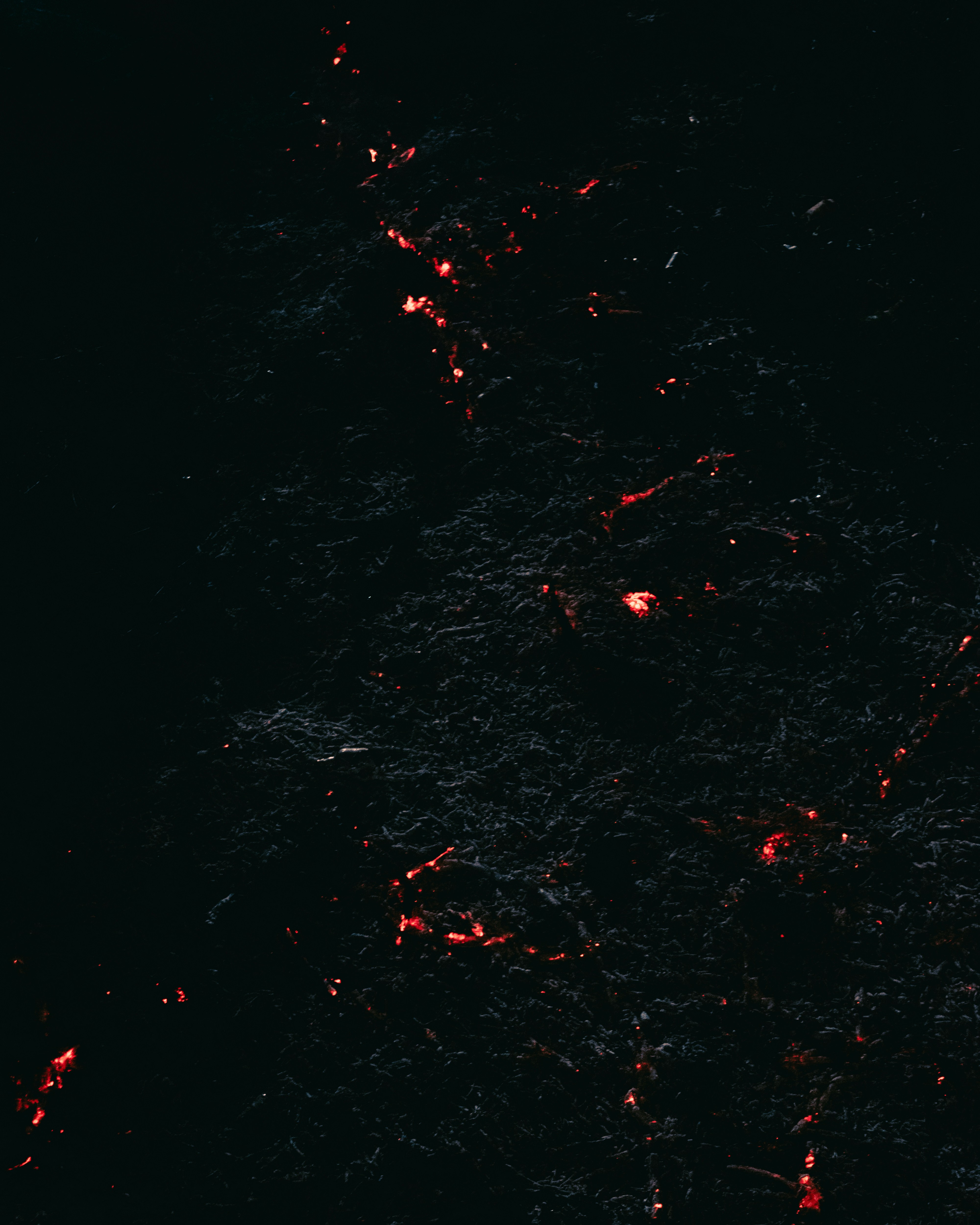 photo-1606942257943-dd1859b3e380?ixid=M3wxMjA3fDB8MXxzZWFyY2h8MjB8fCVEMCVCQyVEMCVCNSVEMCVCMyVEMCVCMCUyMGRhcmt8ZW58MHx8fHwxNzQ5NDU3MzU5fDA\u0026ixlib=rb-4.1.0