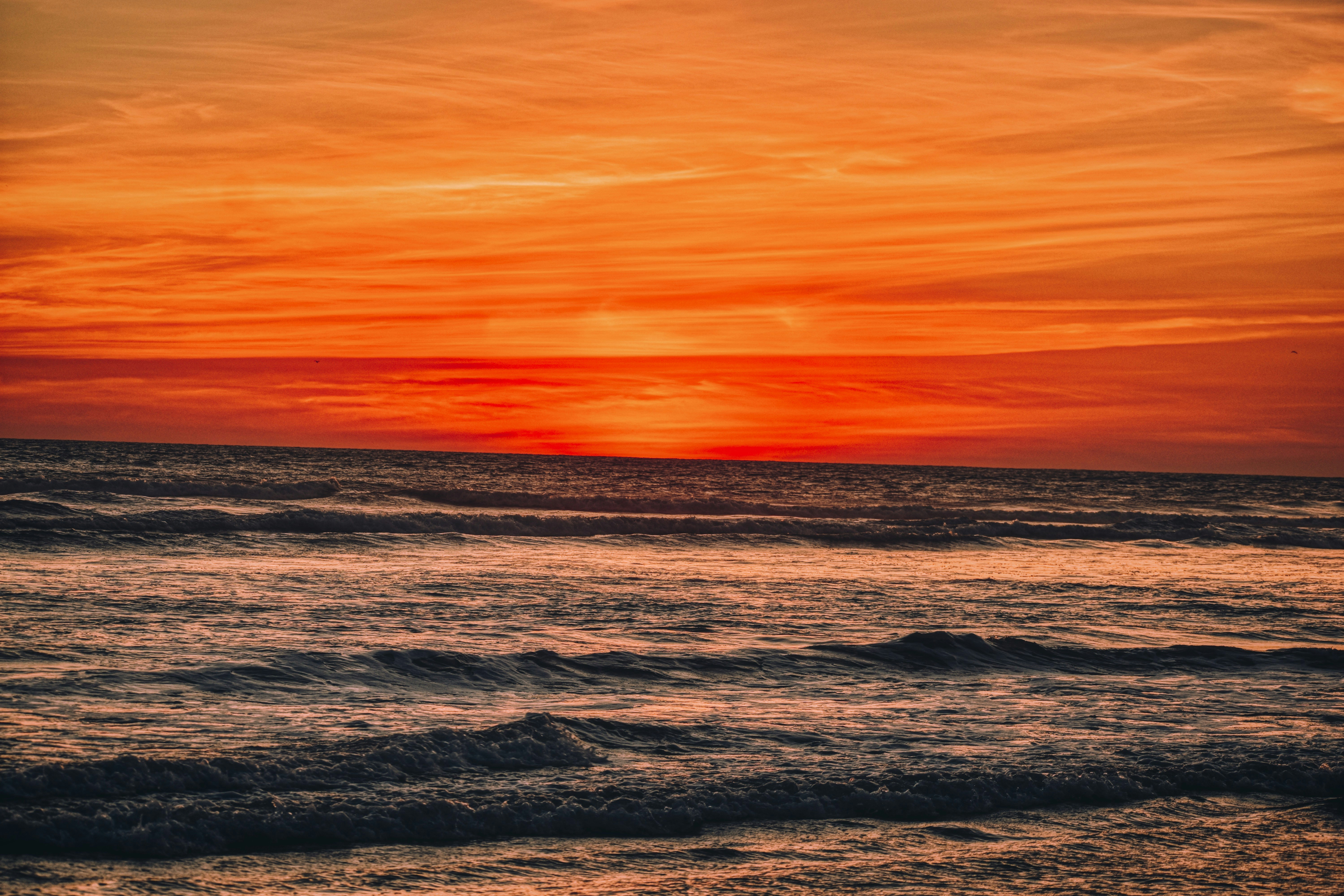 ocean waves crashing on shore during sunset, Amazing sunset in Acapulco.