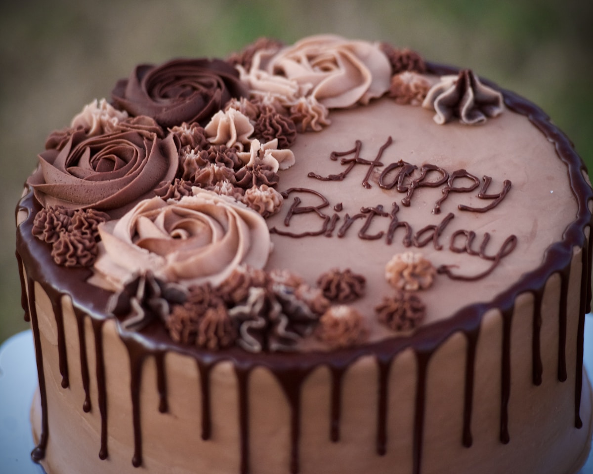 What Are the Best Birthday Cakes for Adults to Bake Themselves?