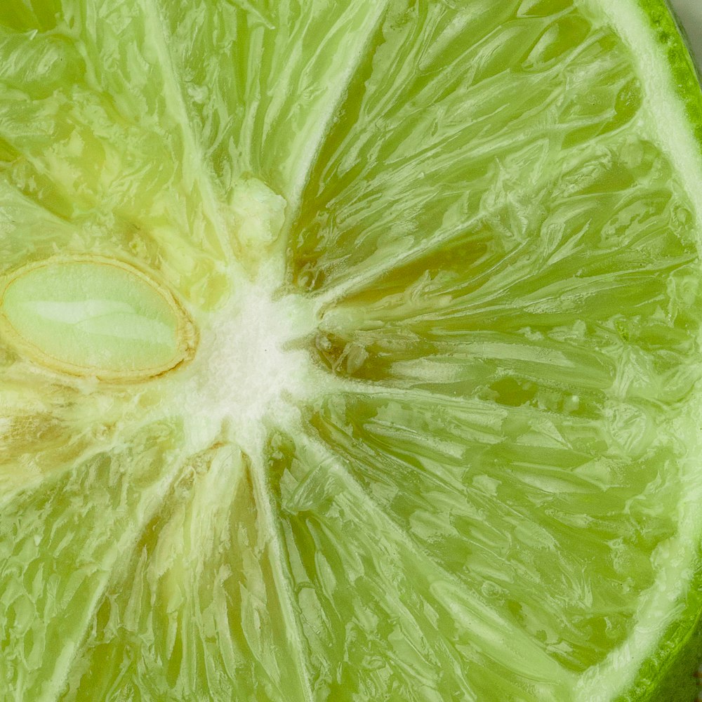 close up photo of sliced lemon