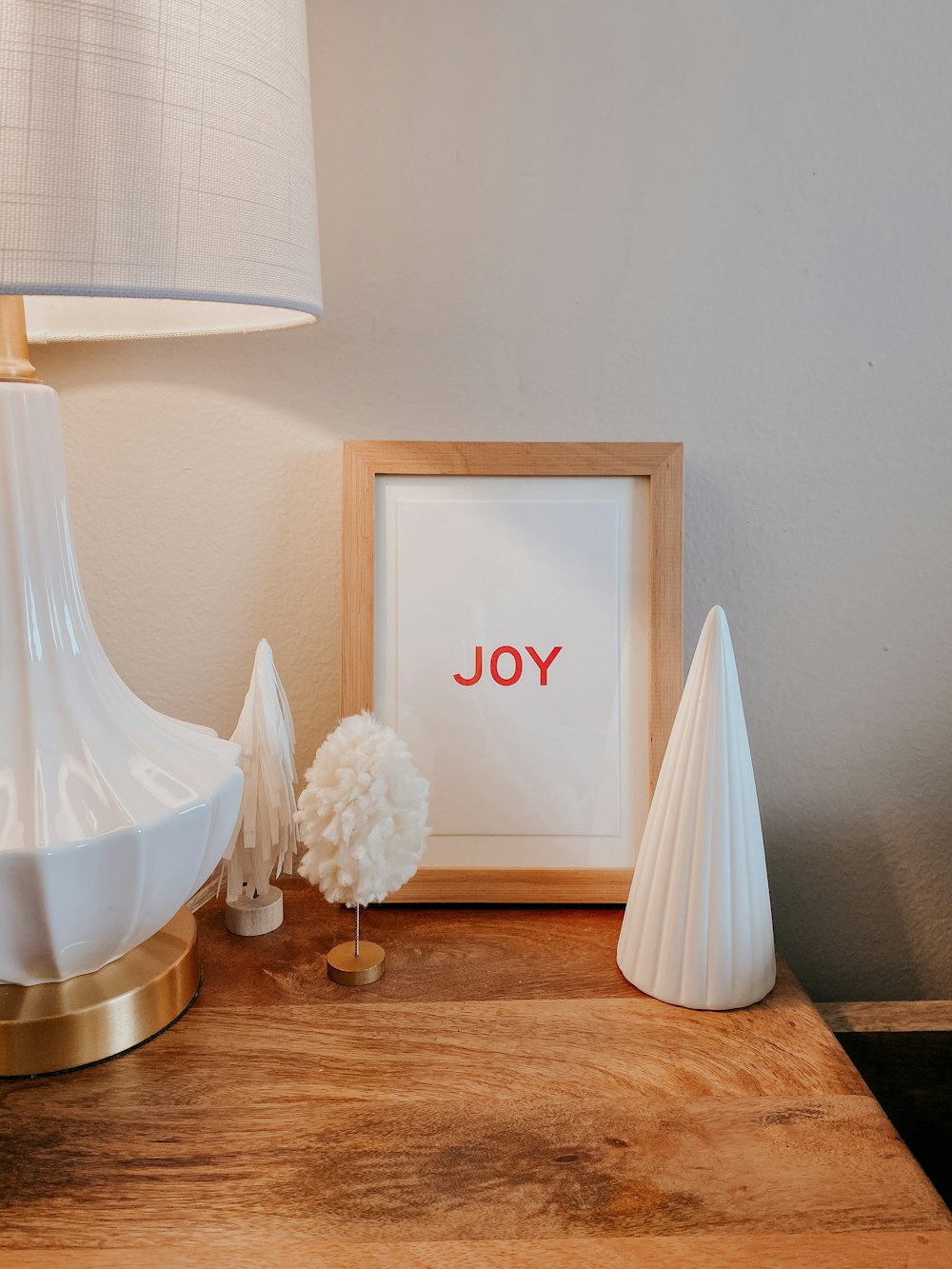 white love print table lamp