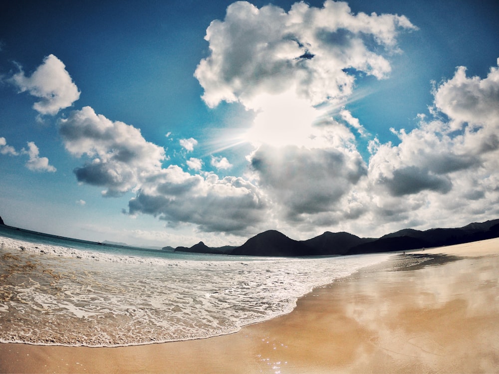 ocean waves crashing on shore during daytime