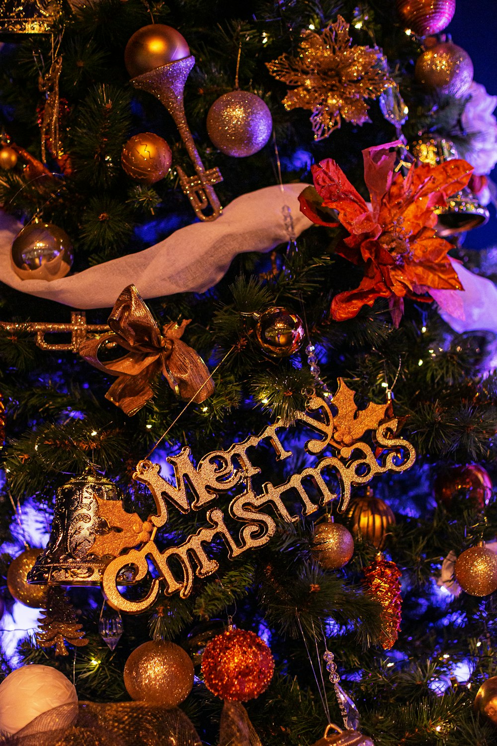 gold and red christmas tree with baubles and string lights