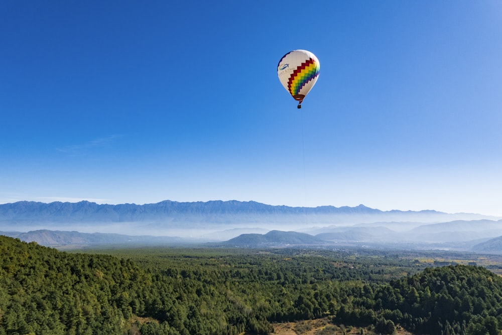 hot air balloon in the sky during daytime