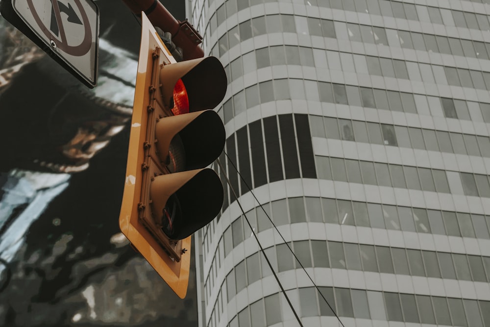 traffic light on red light