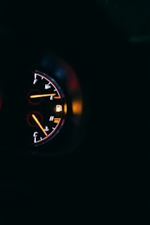 black and red analog speedometer