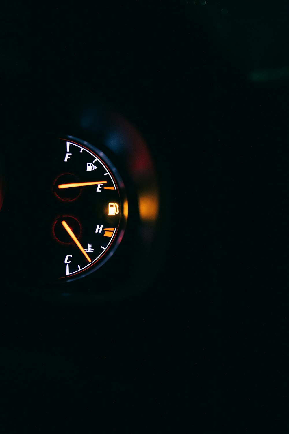 black and red analog speedometer