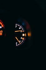 black and red analog speedometer