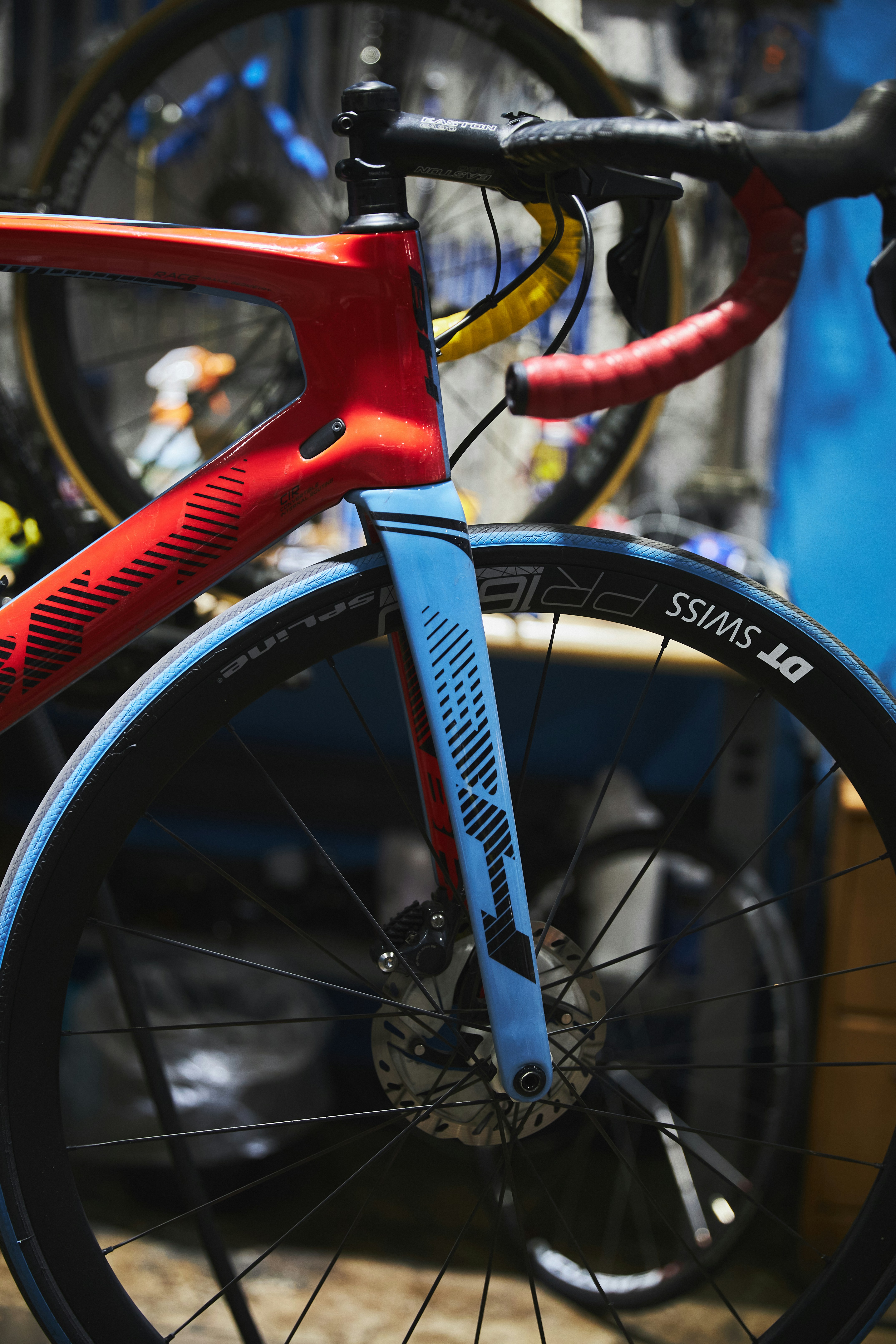 Red bicycle wheel with tire photo – Free Inglewood Image on Unsplash