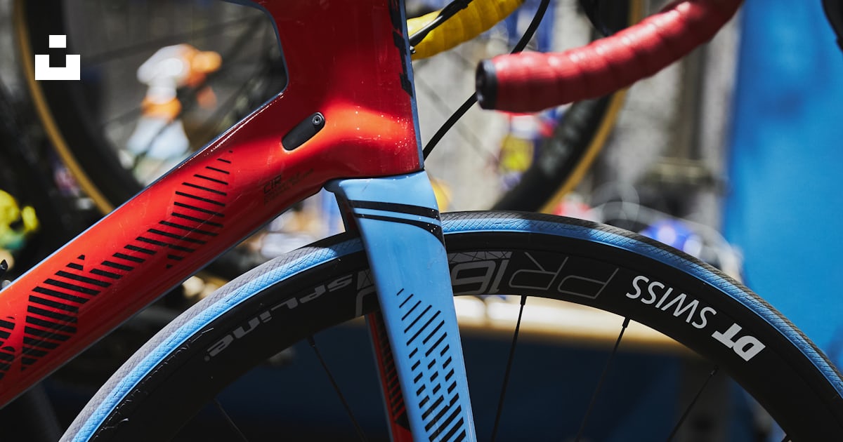 Red bicycle wheel with tire photo – Free Inglewood Image on Unsplash