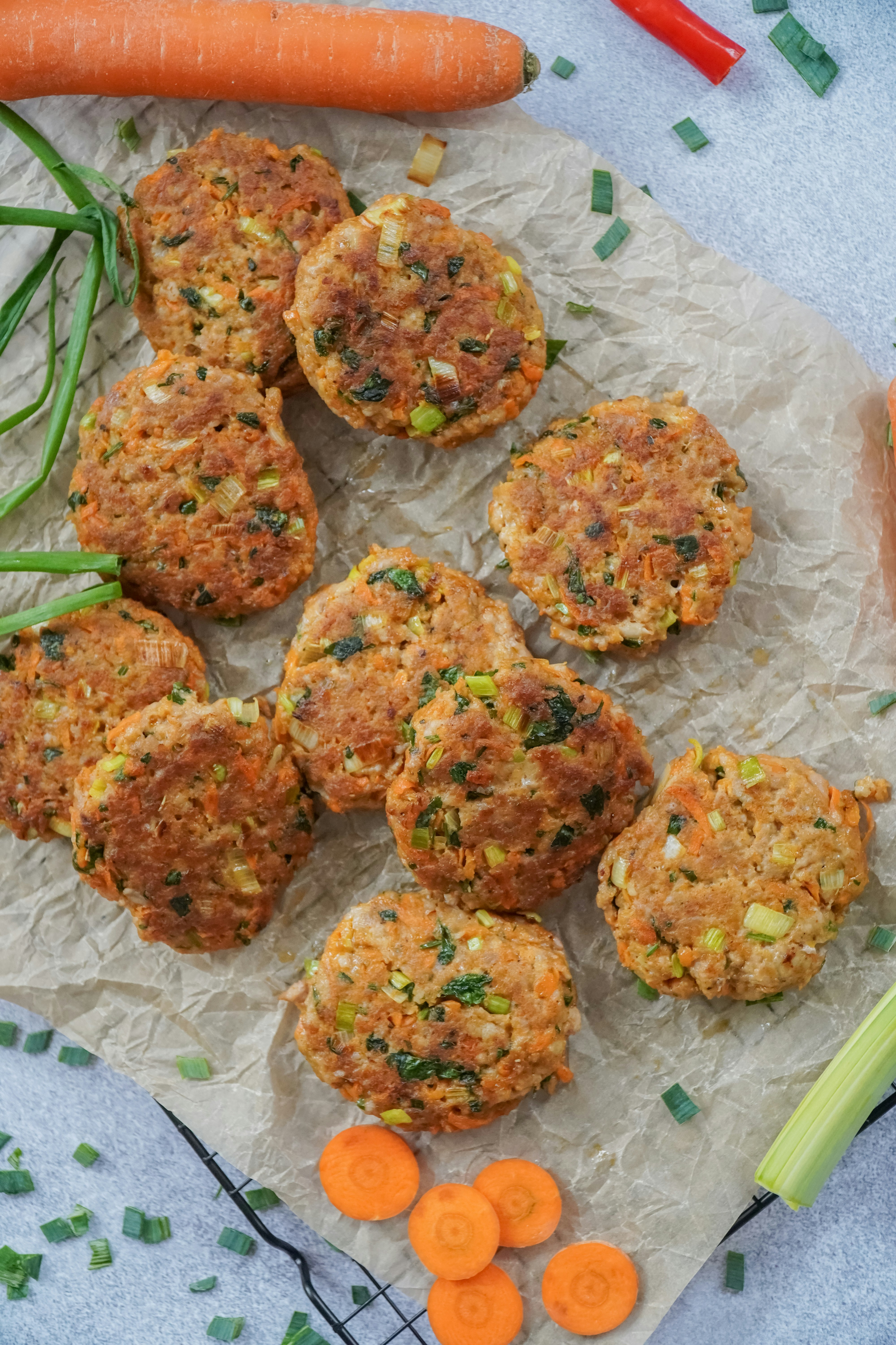 Minced cutlets with carrot and leek