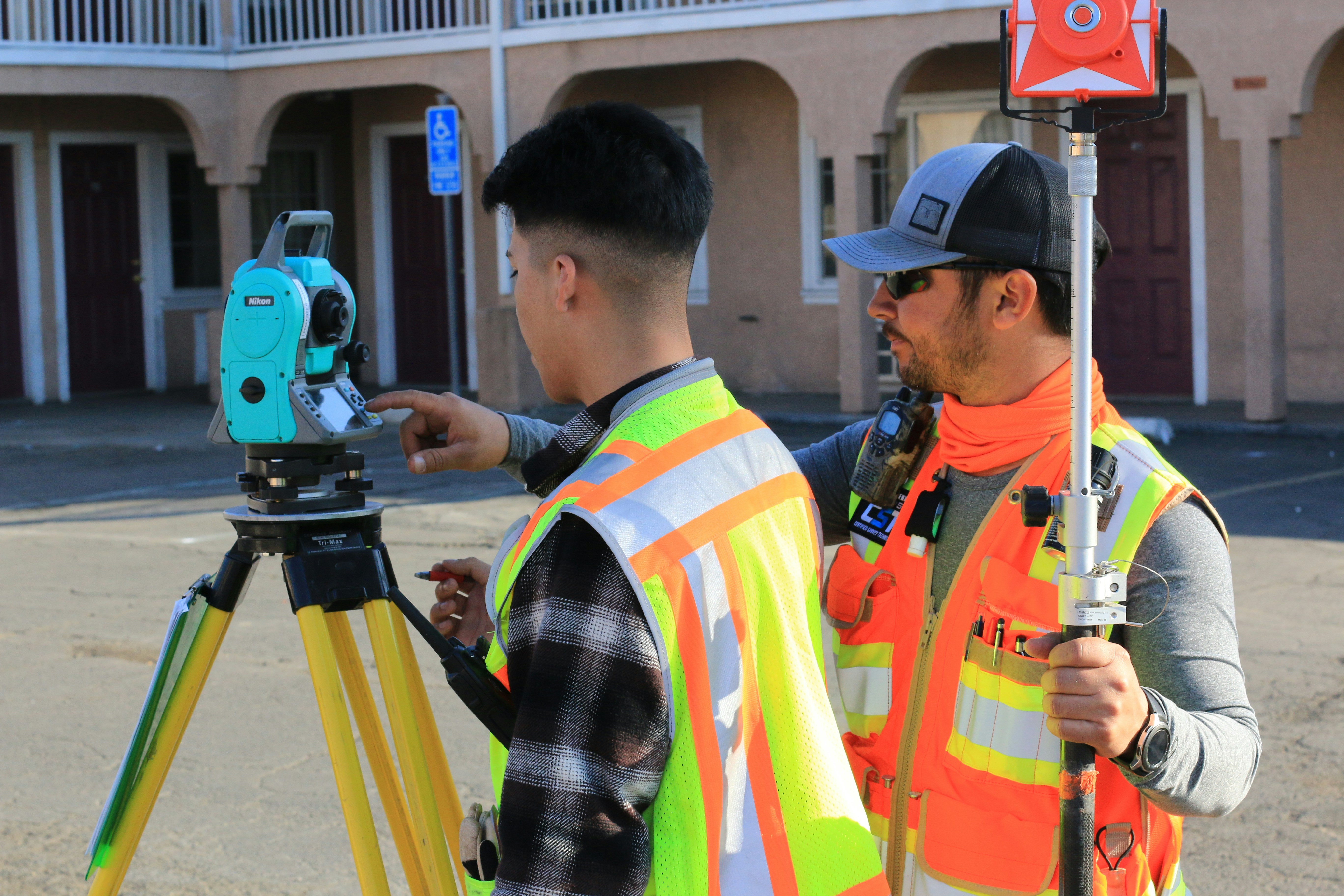 gray computer monitor