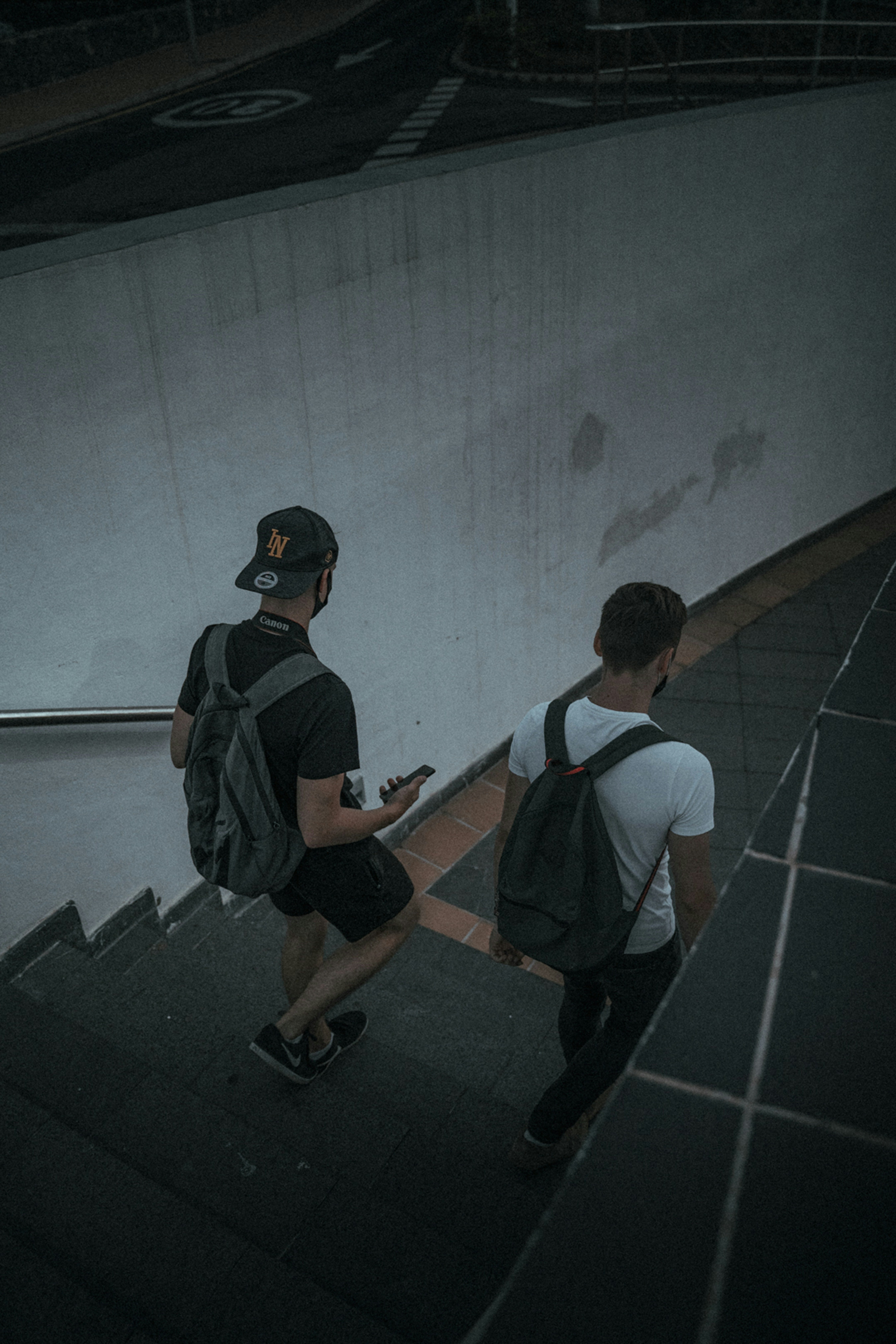 photo-1607165447853-2f2c71312dc7?ixid=M3wxMjA3fDB8MXxzZWFyY2h8MTl8fHl1cG9vJTIwYmFnc3xlbnwwfHx8fDE3MjAyNDUyMDV8MA\u0026ixlib=rb-4.0.3