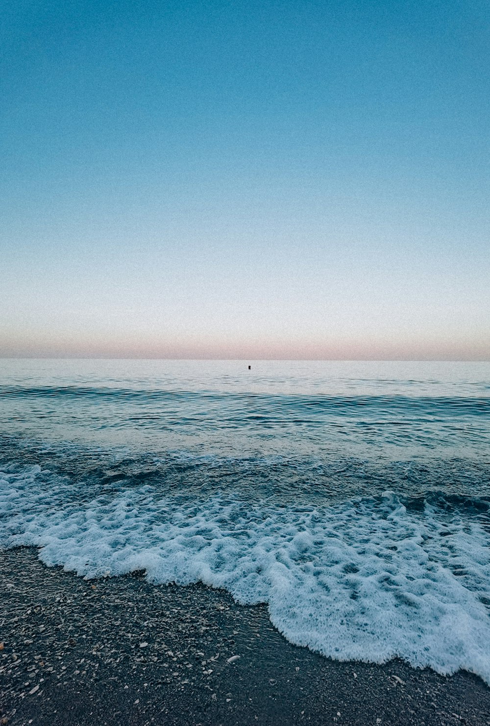 ocean waves crashing on shore during daytime