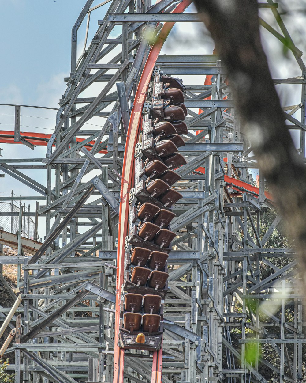 brown and gray roller coaster rail