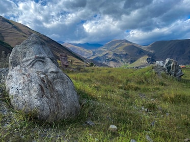 A serene virtual landscape showcasing the three stones of Cuesta in mixed reality.