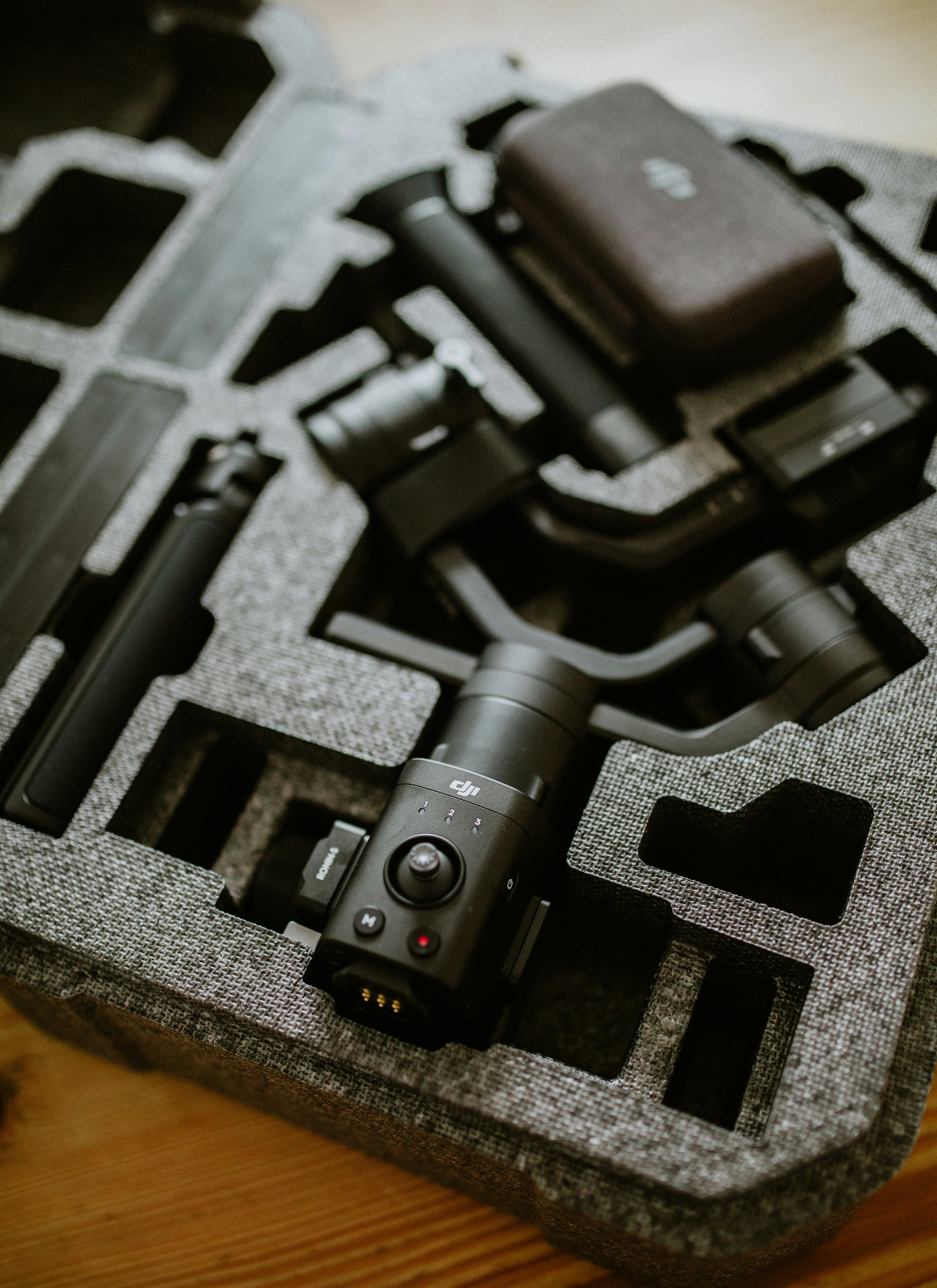 gray computer monitor