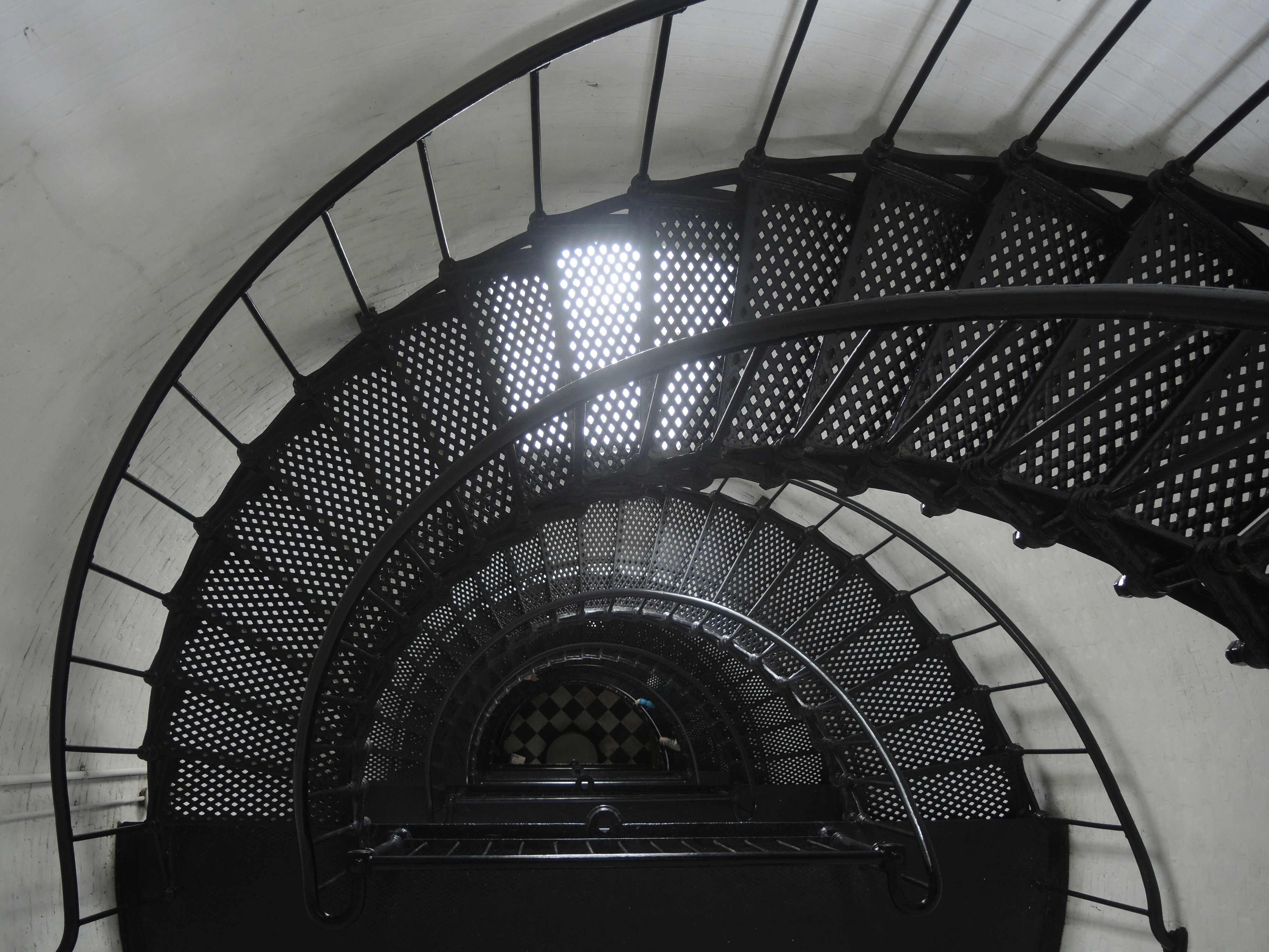 The Benefits of Choosing a Local Fabrication for Your Spiral Metal Staircase