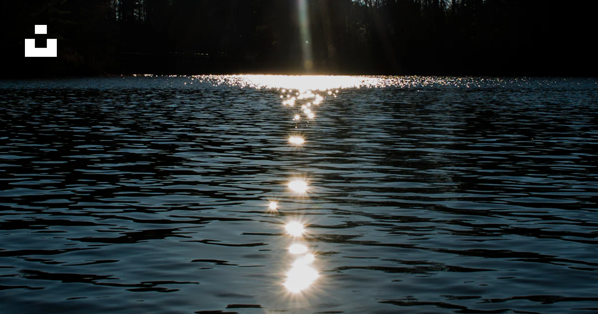 Unsplash Light Rays Sun rays over body of water photo – Free Splash Image on Unsplash