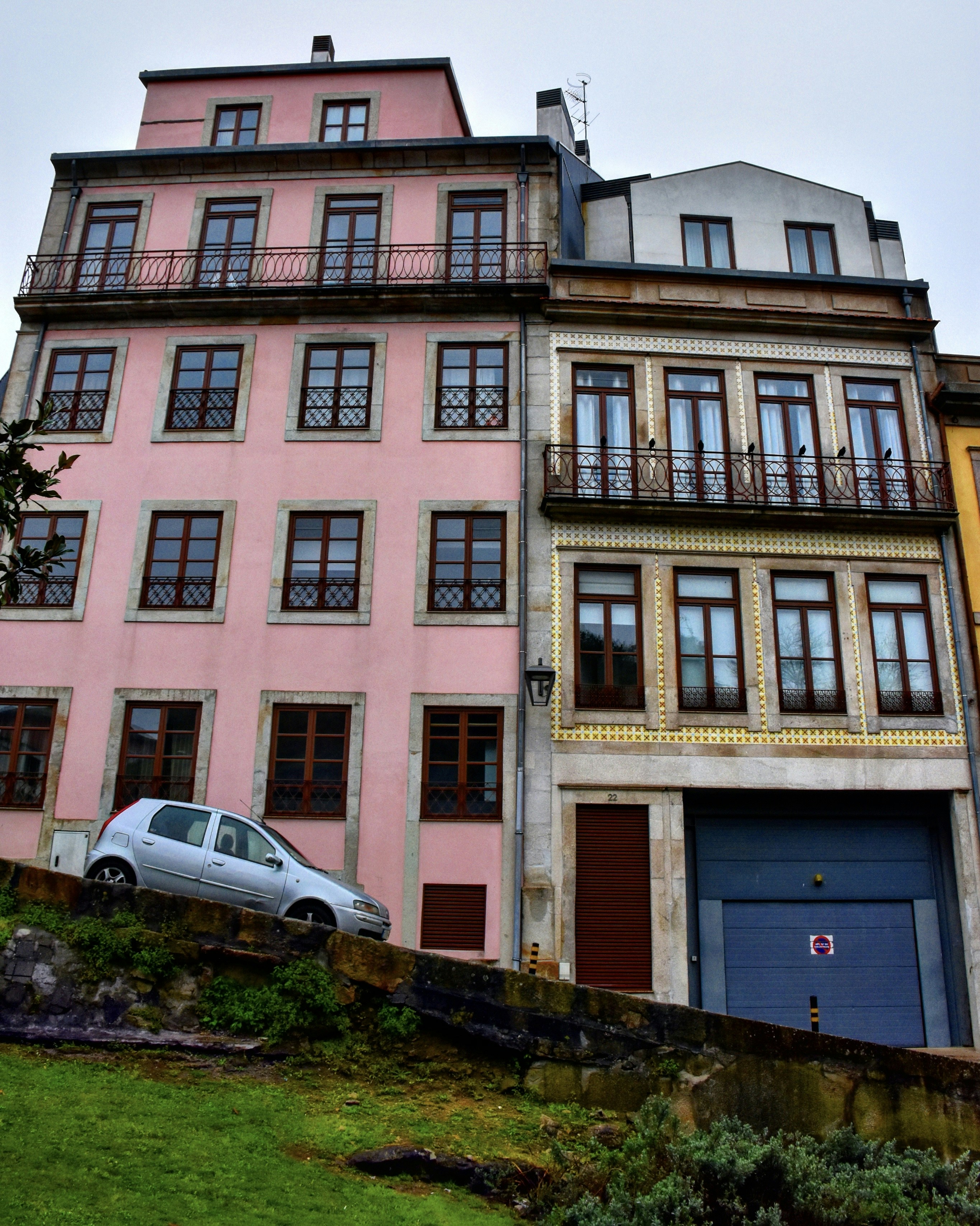 Porto's Literary Neighborhoods on Foot