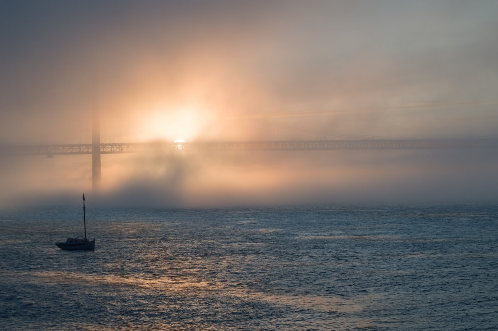 Plan d’eau au coucher du soleil