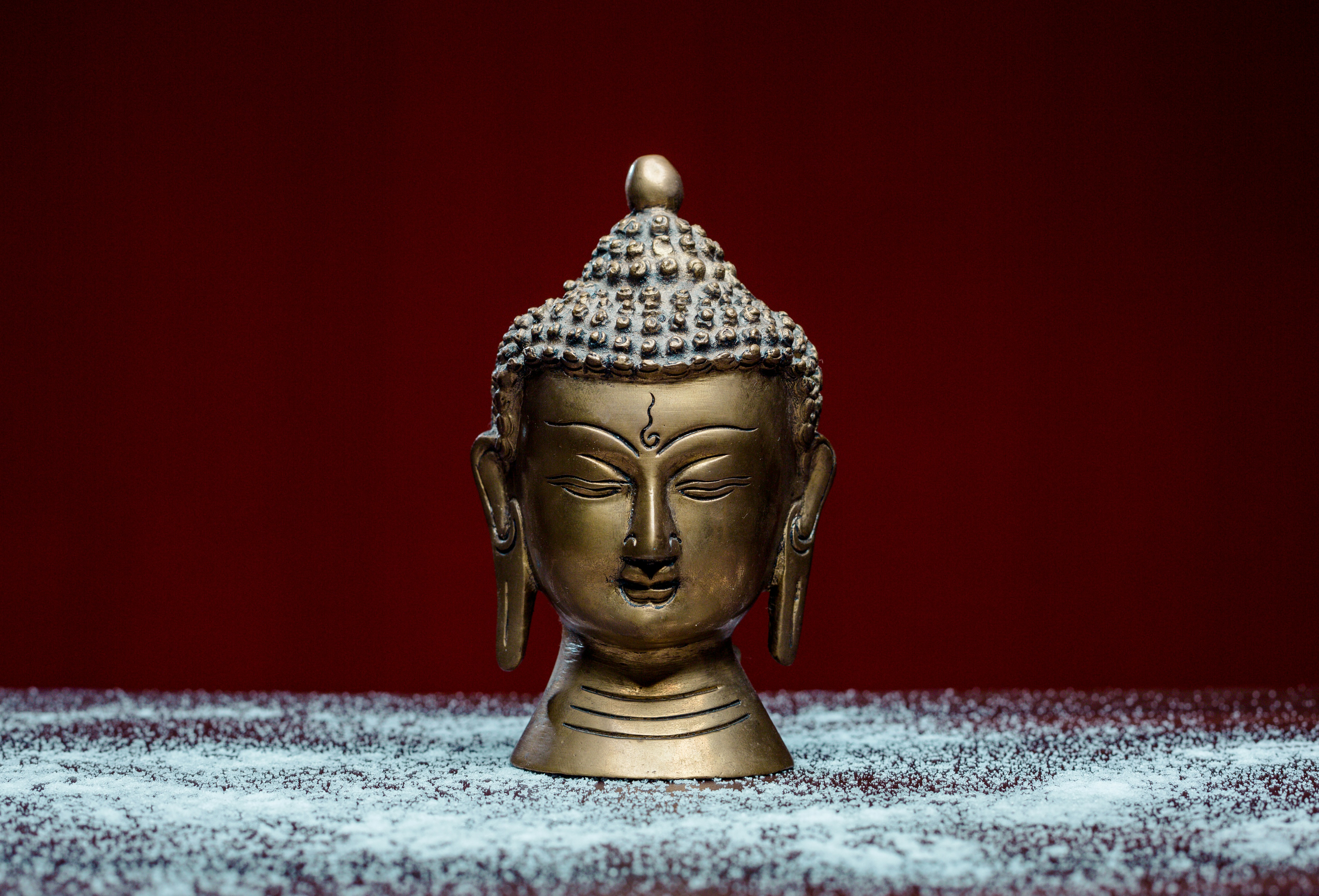 白と青の織物に金の仏像の写真 Unsplashで見つける黒の無料写真