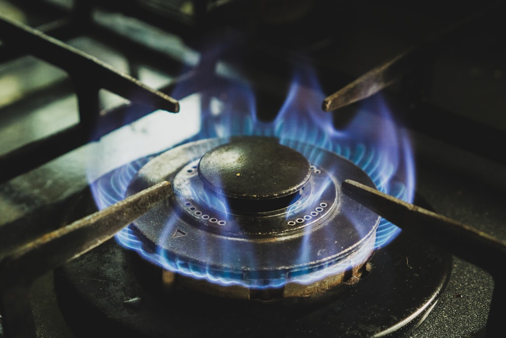 Cuisinière à gaz noir et blanc