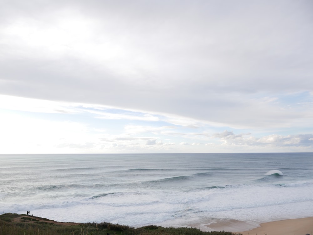 ocean waves crashing on shore during daytime