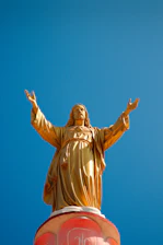gold Jesus Christ statue