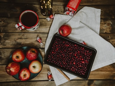 red apple fruit on black tray eve zoom background