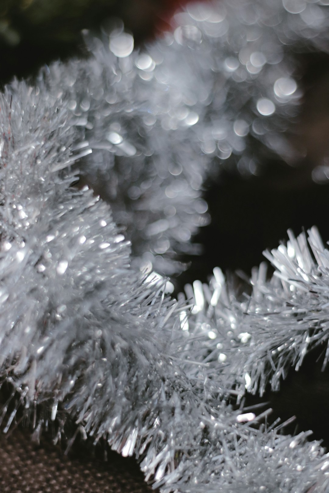 white snow flakes in close up photography