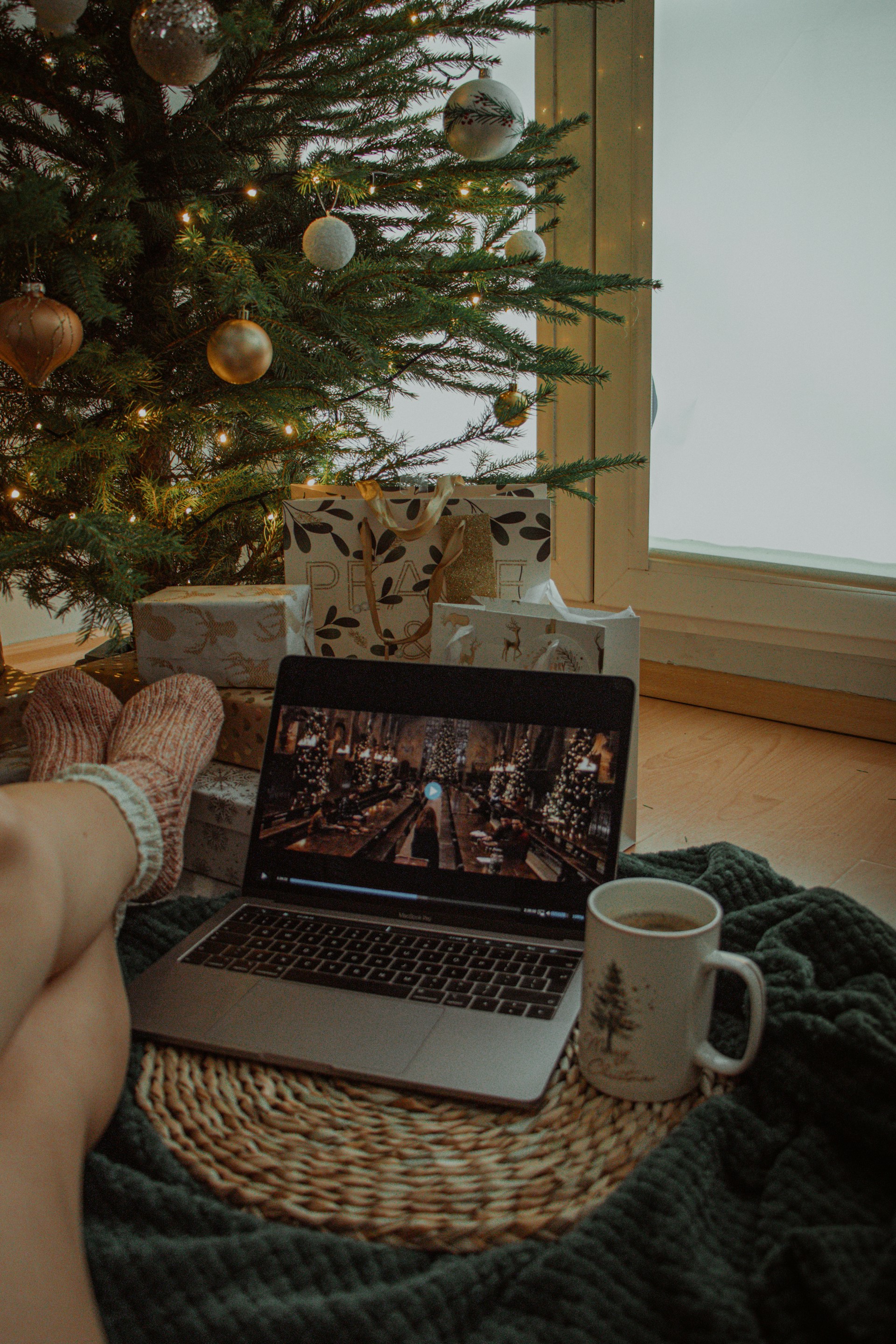 black and white bed linen