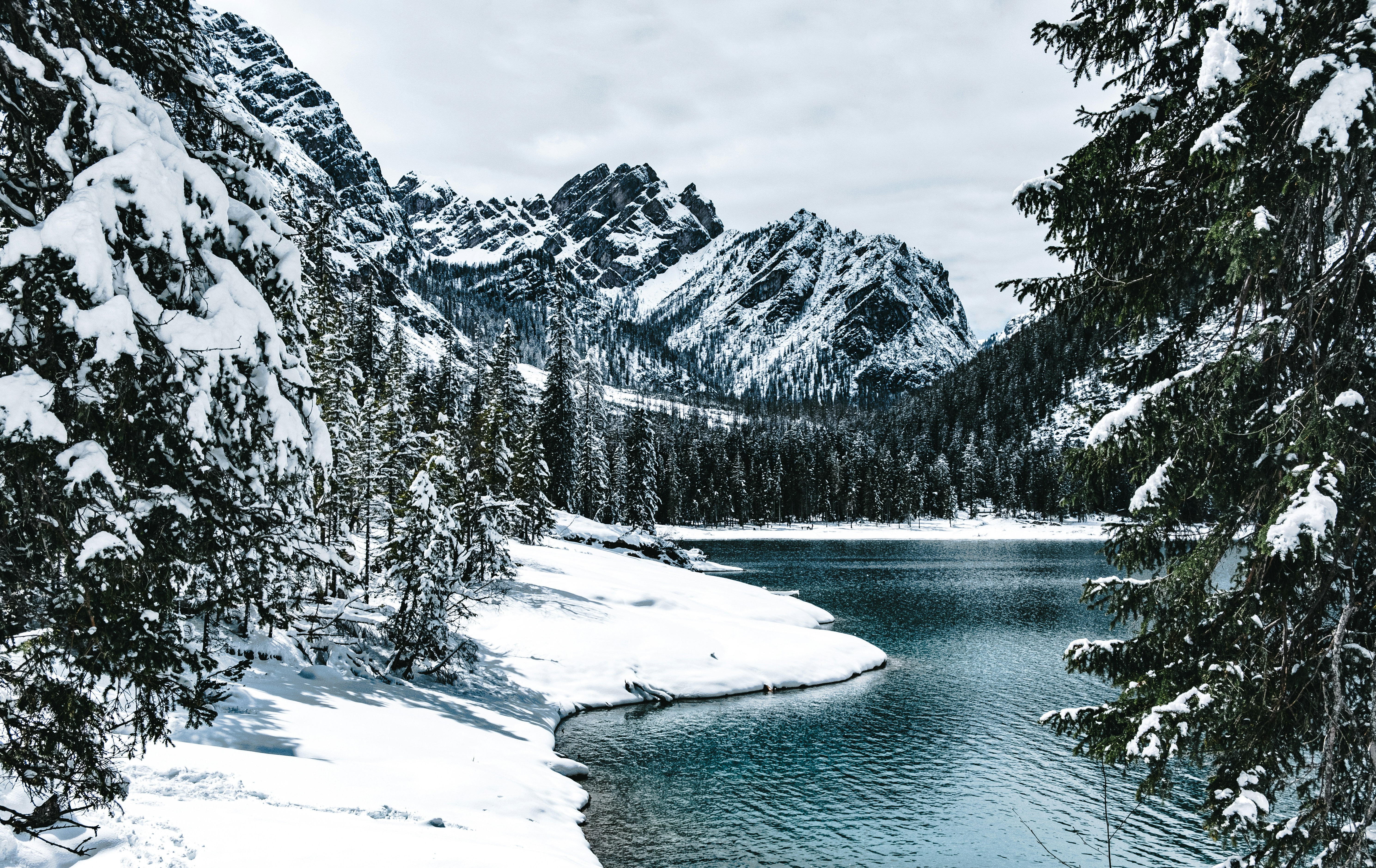 snow covered mountain near lake,</p><p>👋 Small donation, huge appreciation paypal.me/DanieleFranchi 🙏🙏🙏92</p><p>