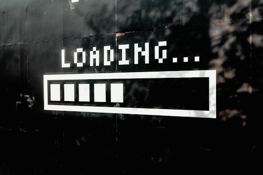 A white loading bar with five filled segments on a black wall