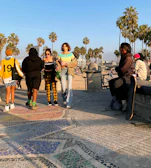 Casual beach scene with friends wearing Onda Rua apparel