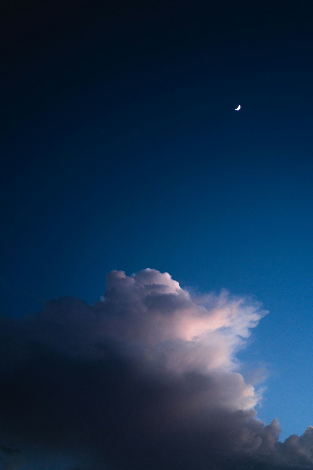 nuages blancs et ciel bleu pendant la journée