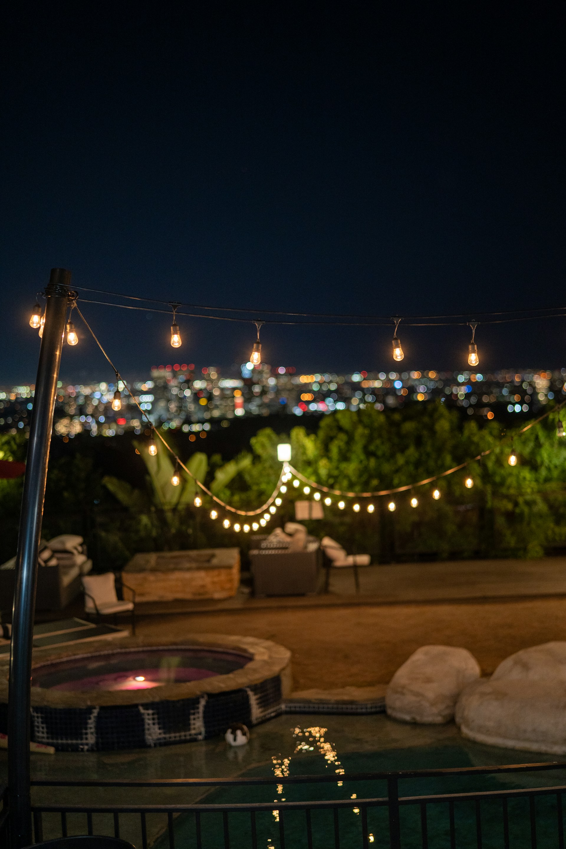 gray computer monitor