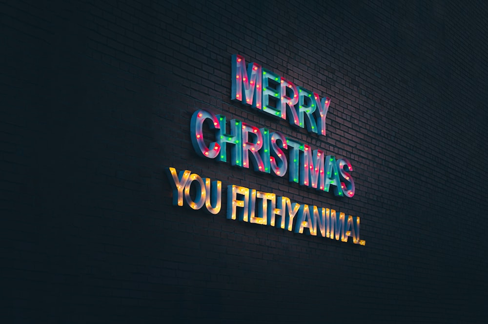 um sinal de néon que diz feliz Natal você animal imundo