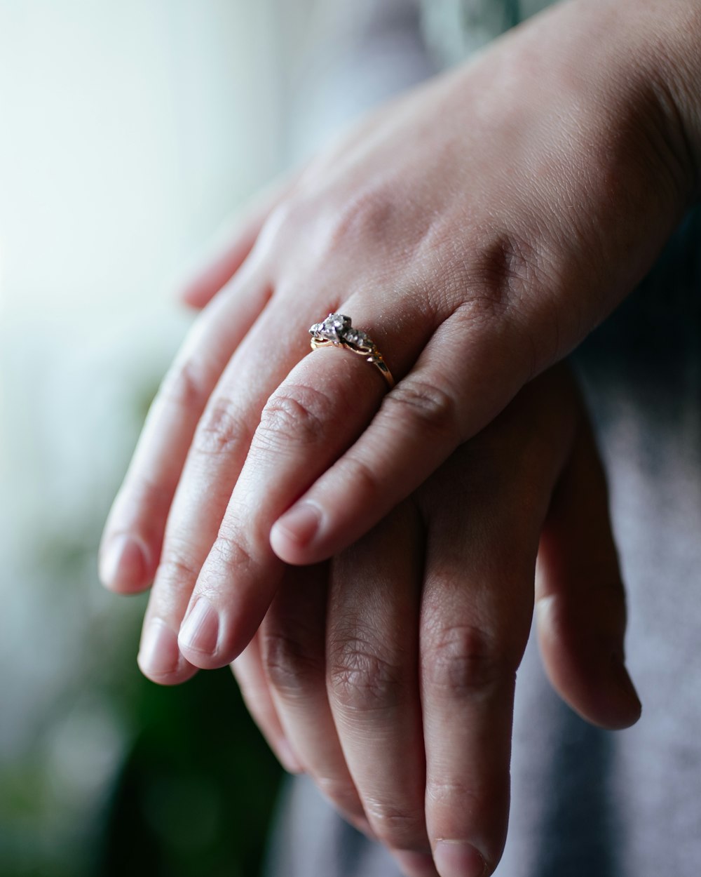 person wearing silver diamond ring