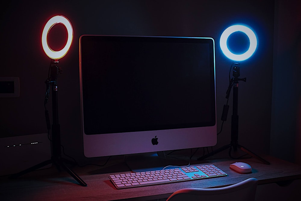 silver imac on brown wooden desk